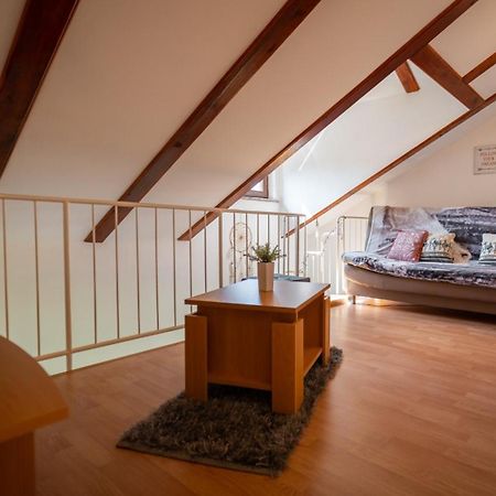Specious Apartment Manitu In Forest Countryside 弗济内 外观 照片