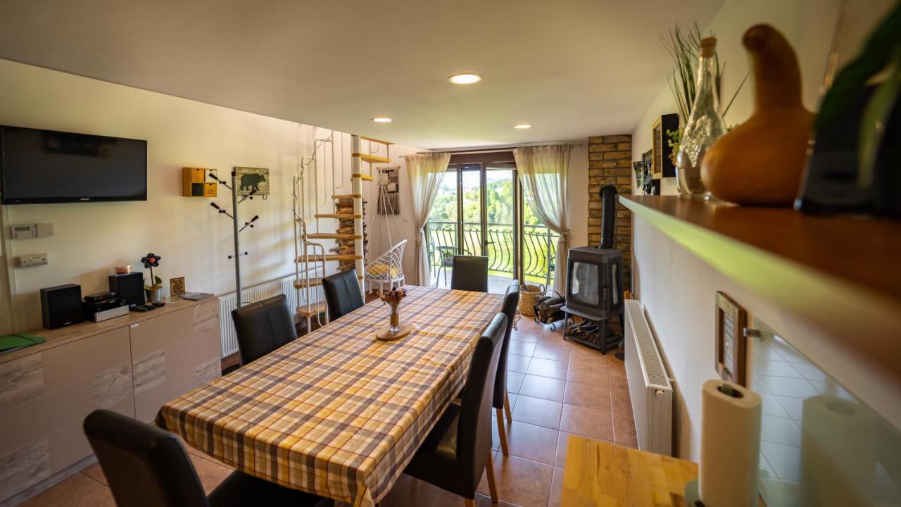 Specious Apartment Manitu In Forest Countryside 弗济内 外观 照片