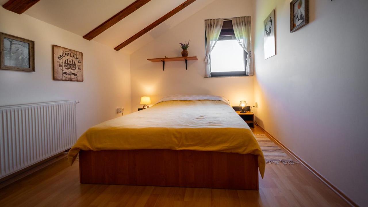 Specious Apartment Manitu In Forest Countryside 弗济内 外观 照片